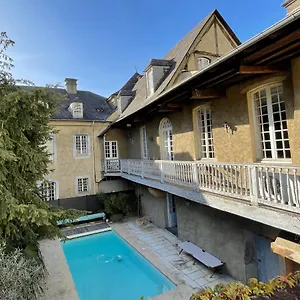 Homestay La Maison Aux Murs Anciens Et Ses, Tarbes